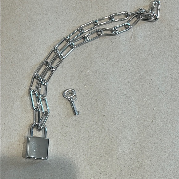 Dolls Kill Brand New Silver Padlock & key link chain Necklace - Picture 4 of 4